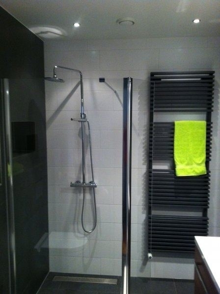 Oskam-Bodegraven-Aannemersbedrijf-badkamer-renovatie-sanitair-installeren-tegelwerken