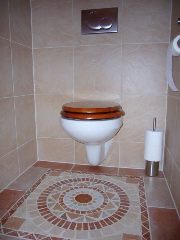 Stukadoors-&-Aannemingsbedrijf-Oskam-toilet-renovatie-intalleren-hangend-toilet-tegelwerken-wand-en-vloer