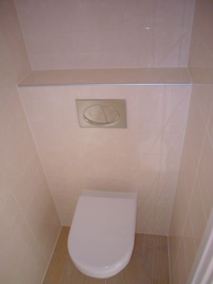 Stukadoors-&-Aannemingsbedrijf-Oskam-toiletrenovatie-tegelwerken-wand-vloer-inbouwtoilet-installeren-zwevend-toilet
